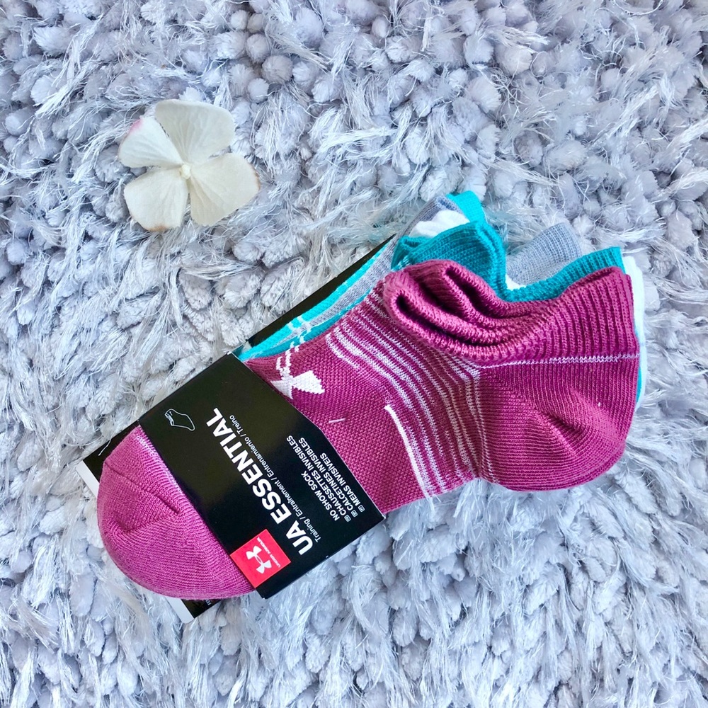 New with tags UNDER ARMOR 6 pack ESSENTIAL SOCKS